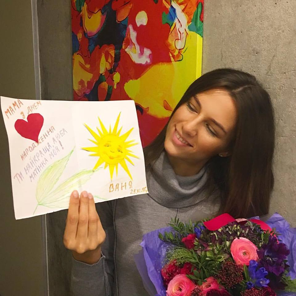 Ведущий шоу &quot;Холостяк&quot; подарил жене на день рождения семейный уикенд